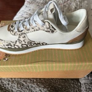 NWOT Dixie Tennies. Womens size 9